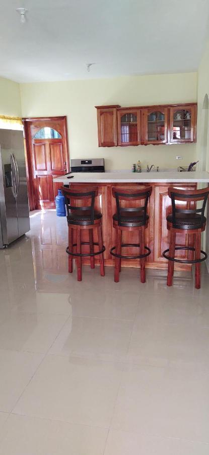 Royal Vybez Vacation Homes Spanish Town ภายนอก รูปภาพ