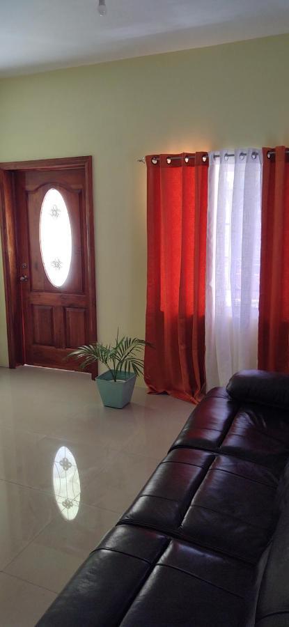 Royal Vybez Vacation Homes Spanish Town ภายนอก รูปภาพ