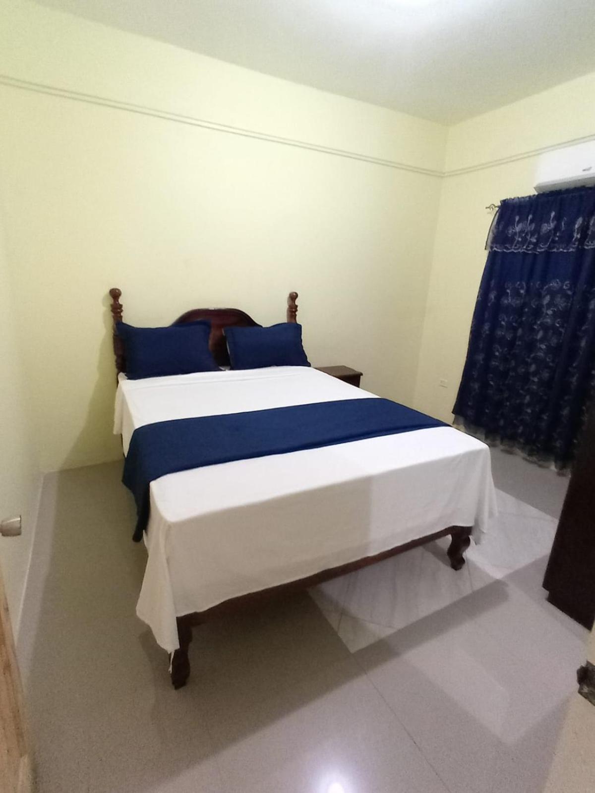 Royal Vybez Vacation Homes Spanish Town ภายนอก รูปภาพ